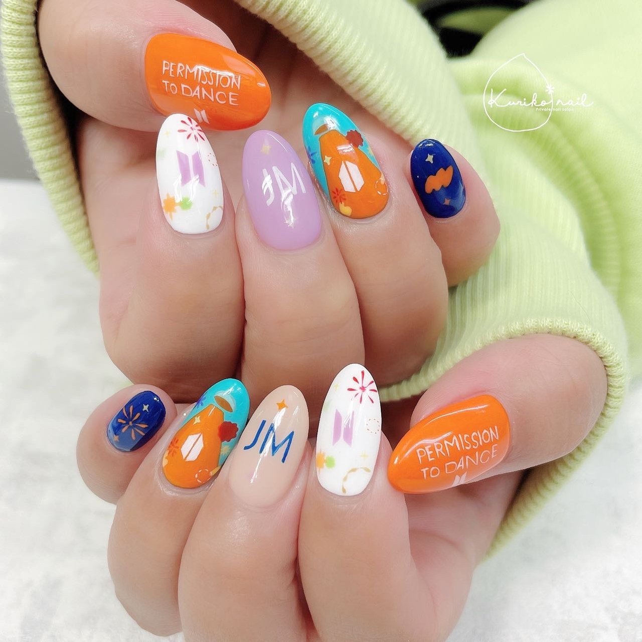 オールシーズン ライブ ハンド ワンカラー イニシャル Kuriko Nailのネイルデザイン No ネイルブック