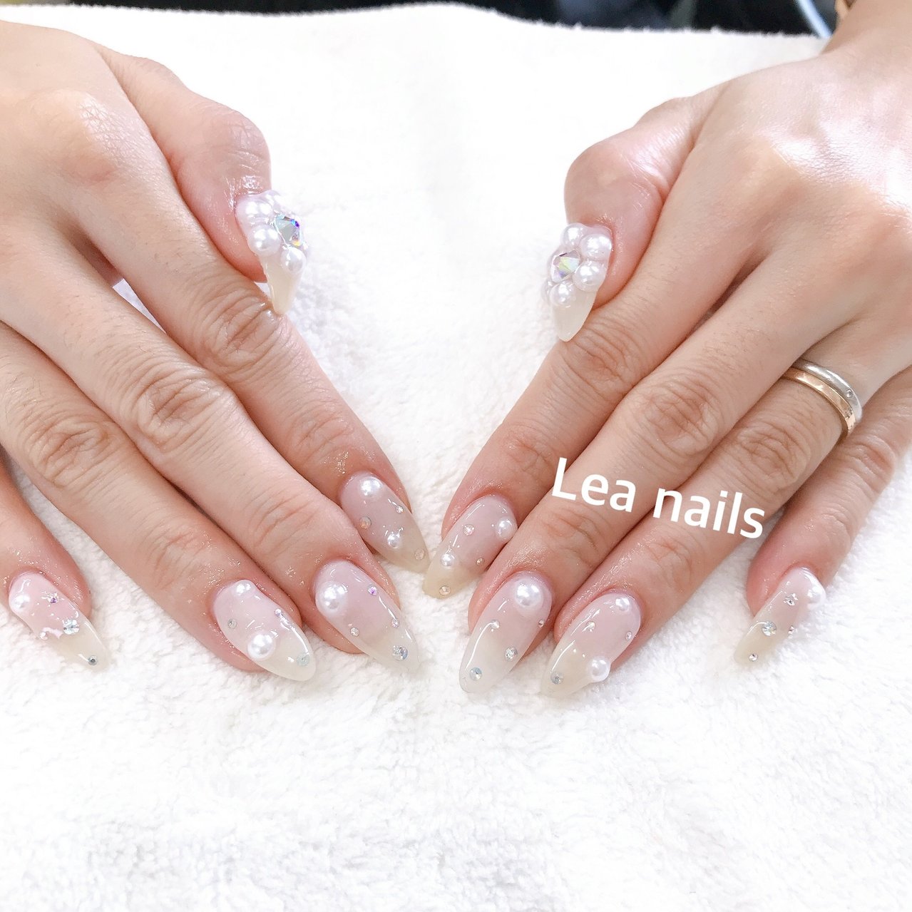 ハンド ホワイト クリア ジェルネイル お客様 Lea Nailsのネイルデザイン No ネイルブック