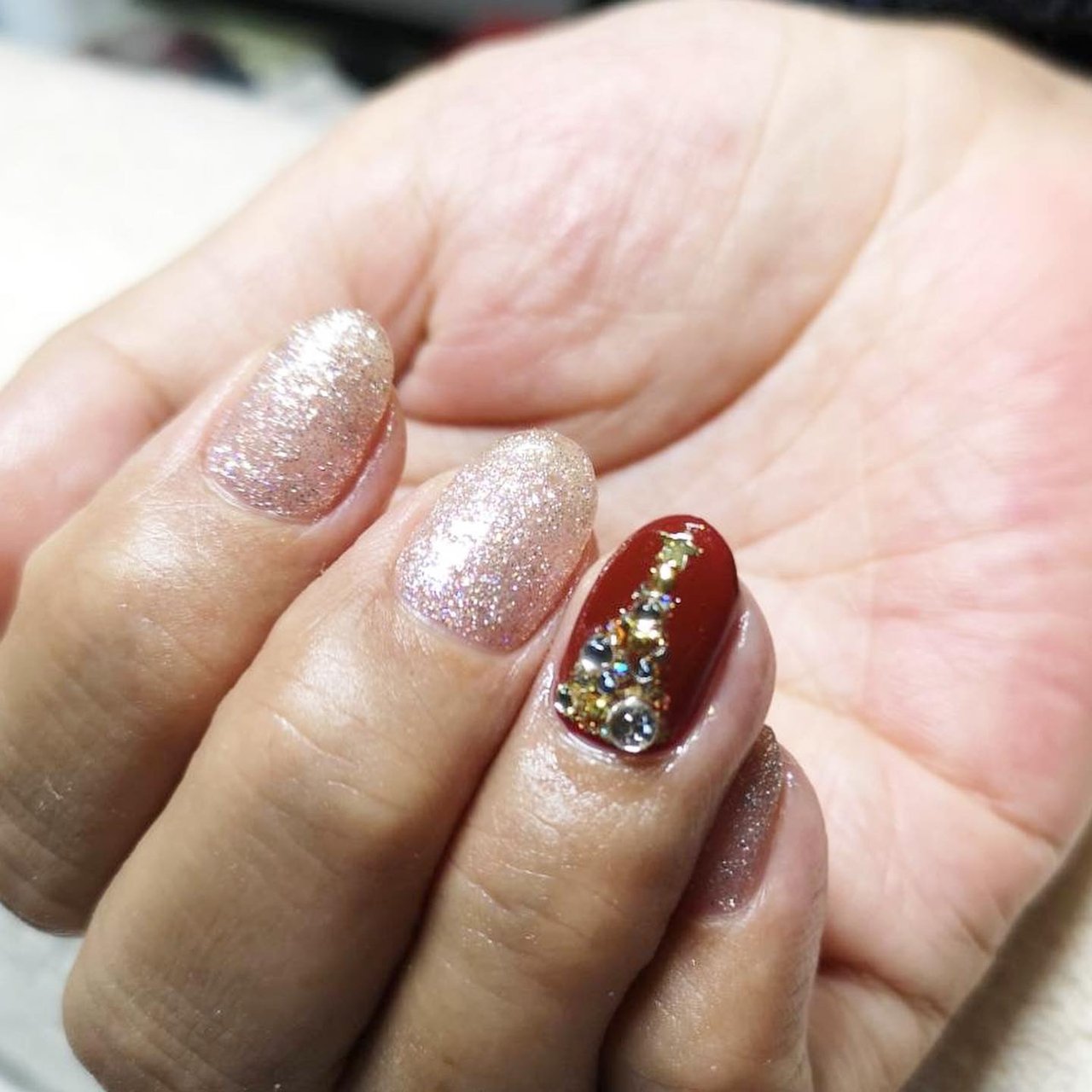 冬 クリスマス ハンド ラメ ワンカラー Ecn Nailのネイルデザイン No ネイルブック