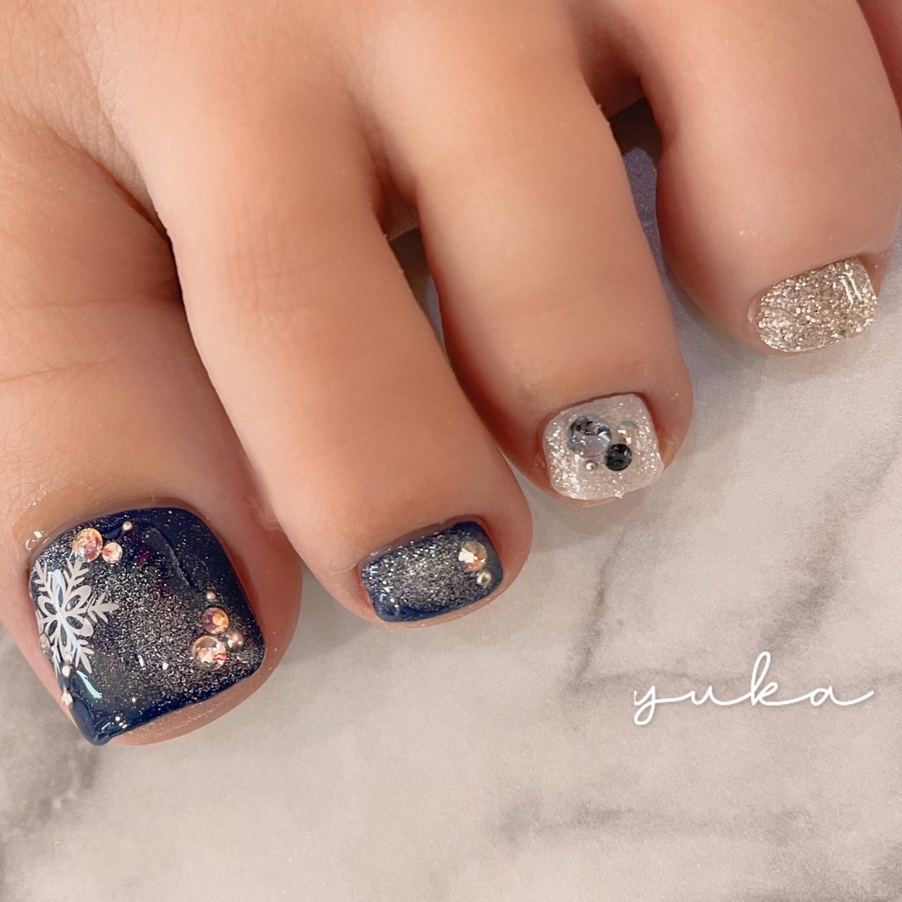 冬 クリスマス フット ホワイト ネイビー Nailist Yukaのネイルデザイン No ネイルブック