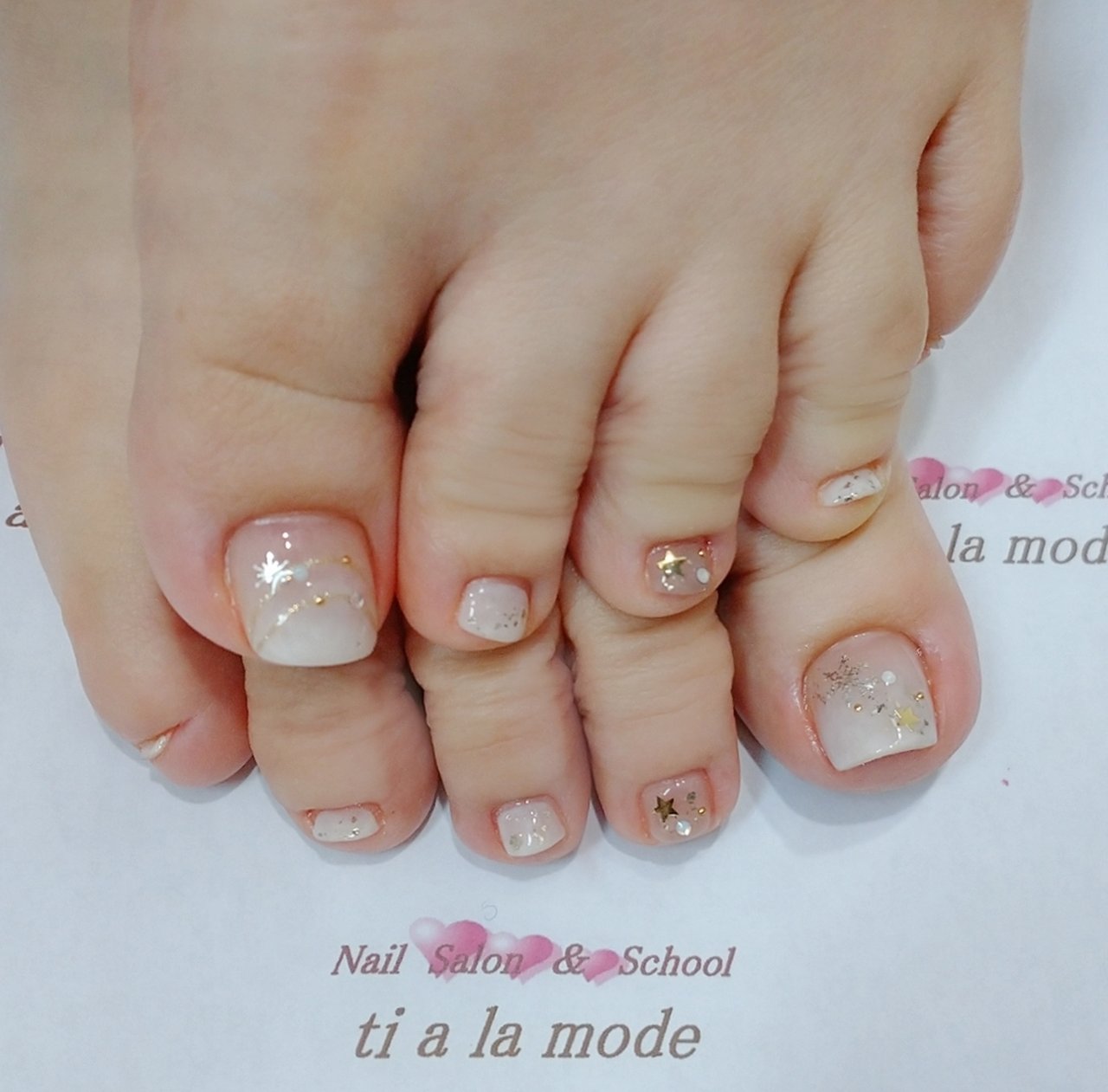 冬 フット グラデーション ワンカラー ホワイト ティアラ のネイルデザイン No ネイルブック