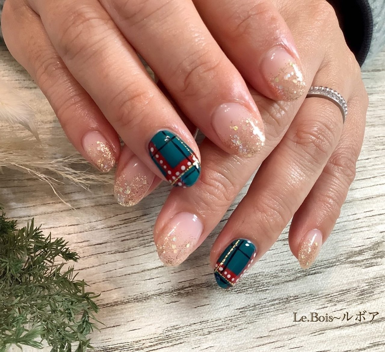 秋 冬 クリスマス ハンド グラデーション Koroakeのネイルデザイン No ネイルブック