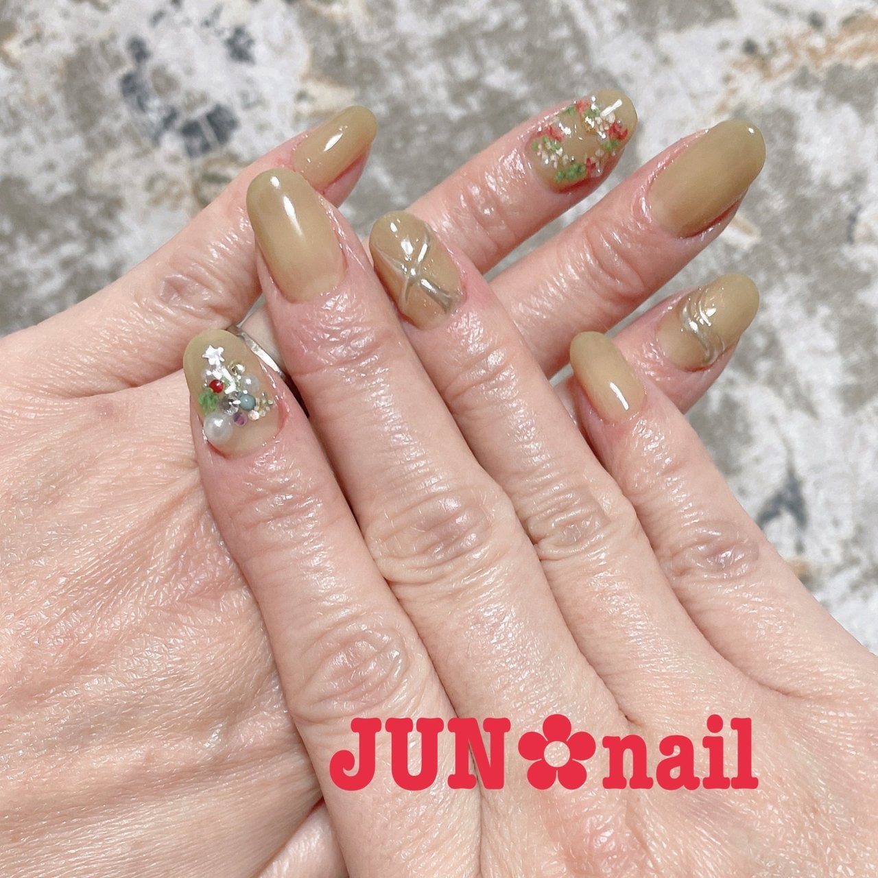 冬 クリスマス オフィス ハンド ビジュー Jun Nailのネイルデザイン No 6 ネイルブック