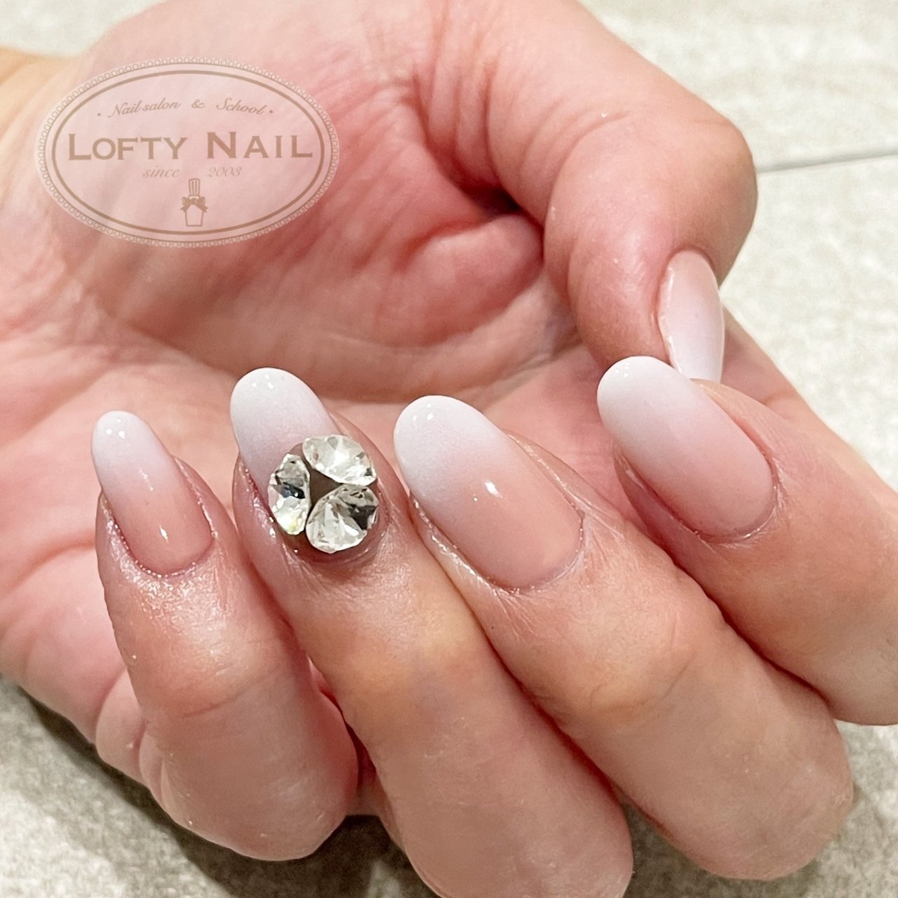 冬 オールシーズン ブライダル ハンド グラデーション Lofty Nailのネイルデザイン No ネイルブック