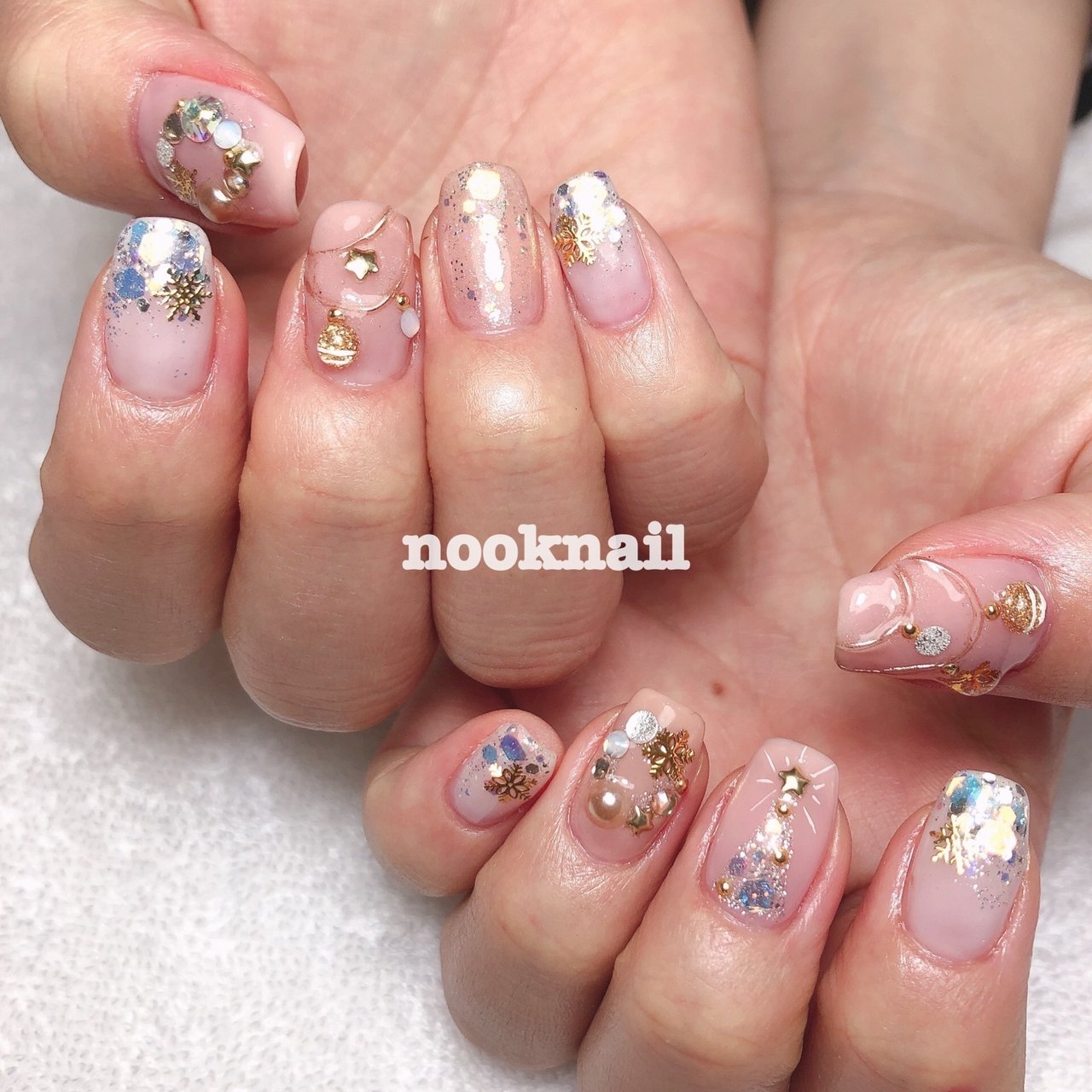 冬 クリスマス ハンド ホログラム ラメ Nooknailのネイルデザイン No ネイルブック