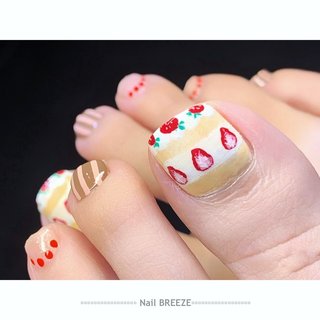 ☑︎苺のショートケーキネイルチップ韓国オーダーニュアンスネイル個性派