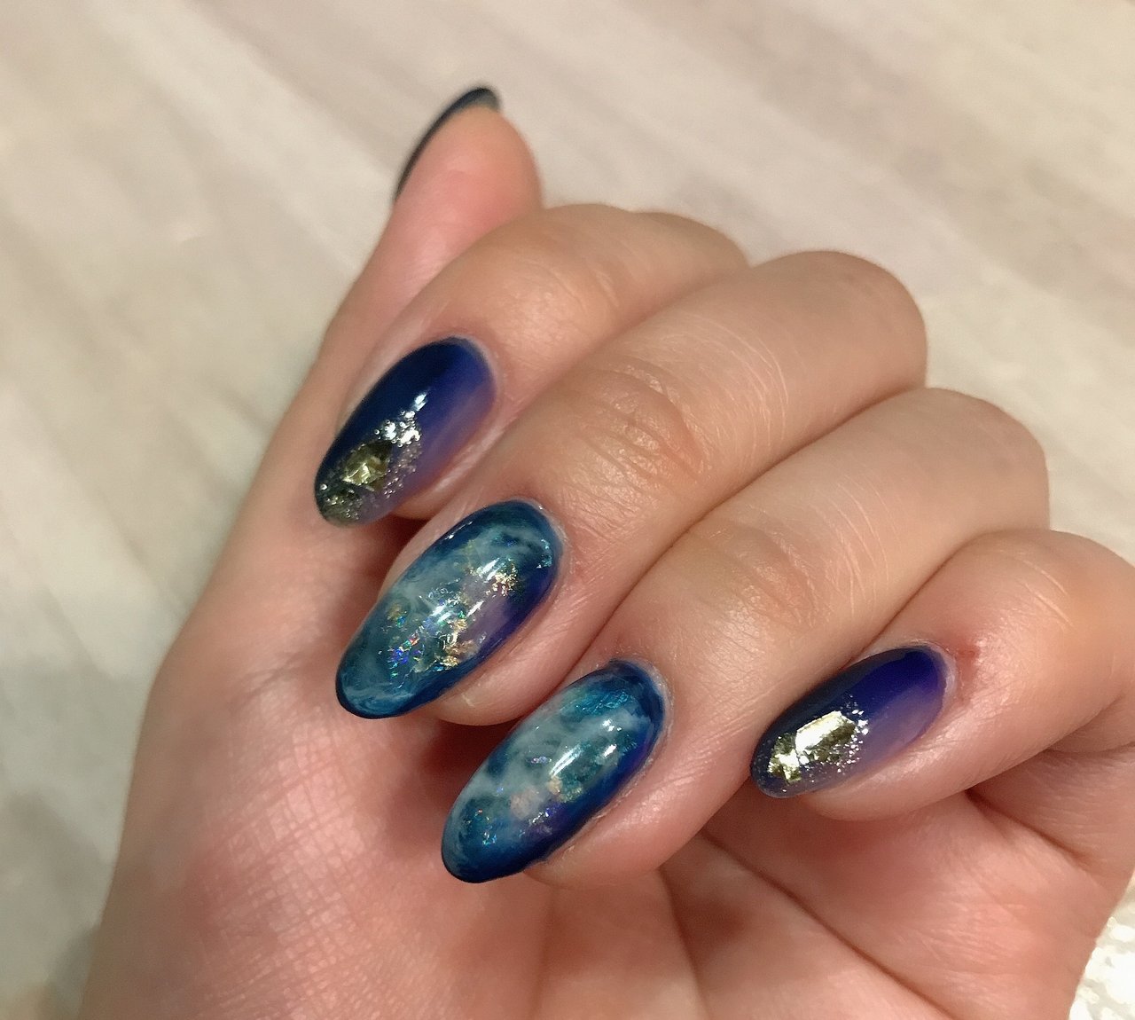 ホログラム 大理石 ミディアム ホワイト ネイビー のんのネイルデザイン No 615 ネイルブック