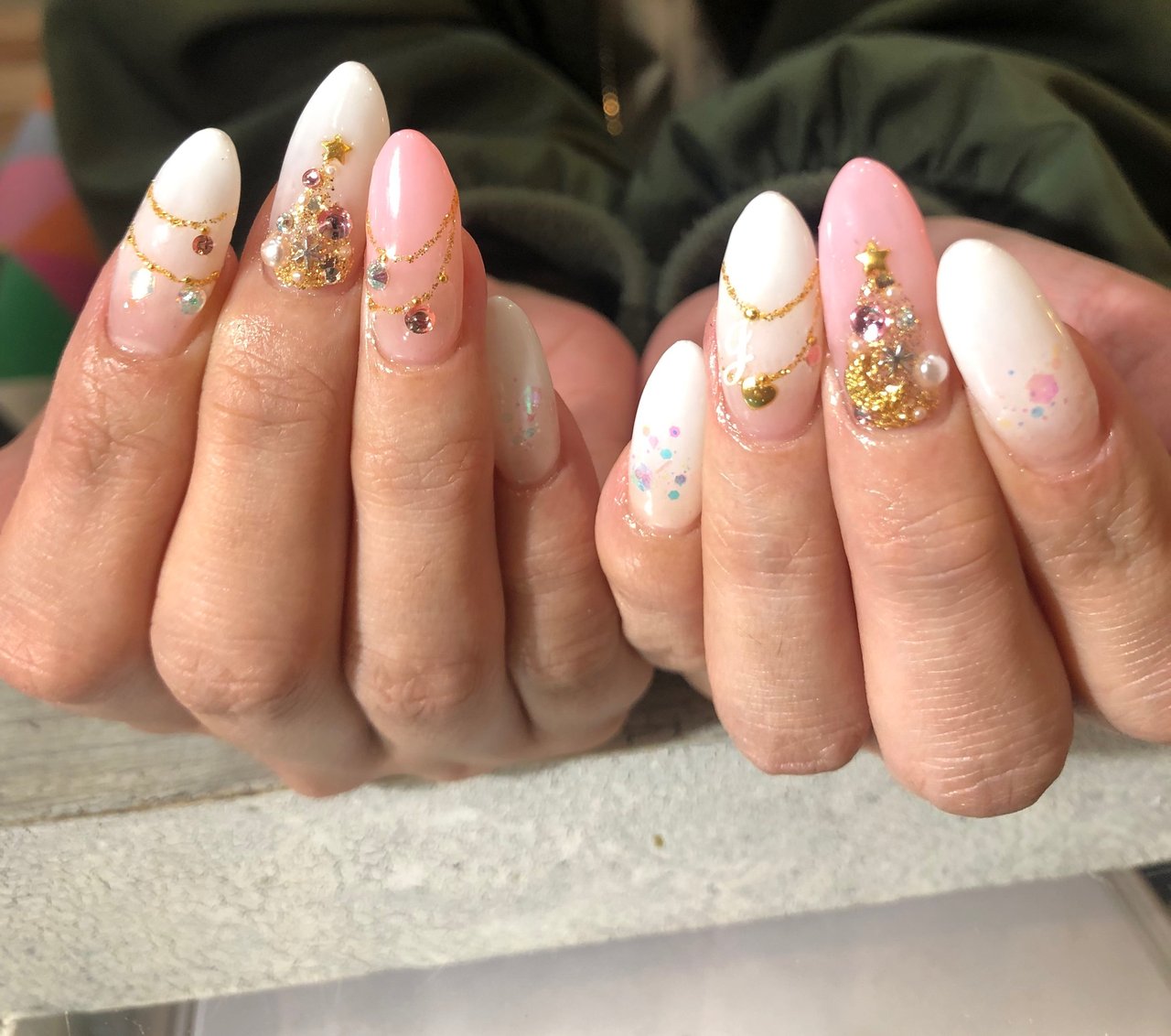 冬 ハンド ビジュー ミディアム ホワイト 宮城県 石巻 ロージーネイル Rosy Nail Pupuu Rosyのネイル デザイン No ネイルブック