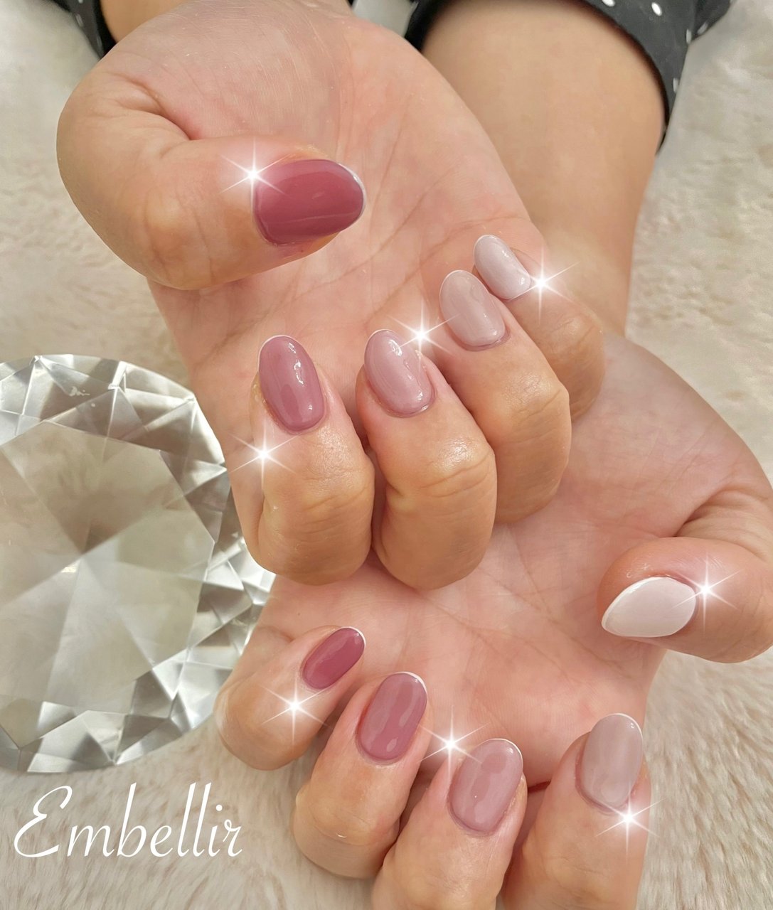 オールシーズン ハンド フレンチ ミディアム ホワイト Nozomi Embellir のネイルデザイン No ネイルブック