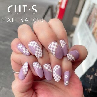 . .
𝙲𝚑𝚎𝚌𝚔𝚎𝚛𝚎𝚍 𝚙𝚊𝚝𝚝𝚎𝚛𝚗 𝙽𝚊𝚒𝚕・・・✎
.
担当ネイリスト | 北野 麻衣
.
.
#市松模様
#手描きネイル
.
#福山ネイル 
#福山カッツネイル
#カッツネイル
.
.
#カッツエステ&ネイル元町店
福山市元町13-27　2F/3F
084-925-2696
.
.
Instagram
＠cuts_nailist_kitano
.
.
#ホットペッパーからご予約できます
. #ハンド #ロング #ホワイト #パープル #ジェルネイル #お客様 #CUT・S NAIL SALON #ネイルブック