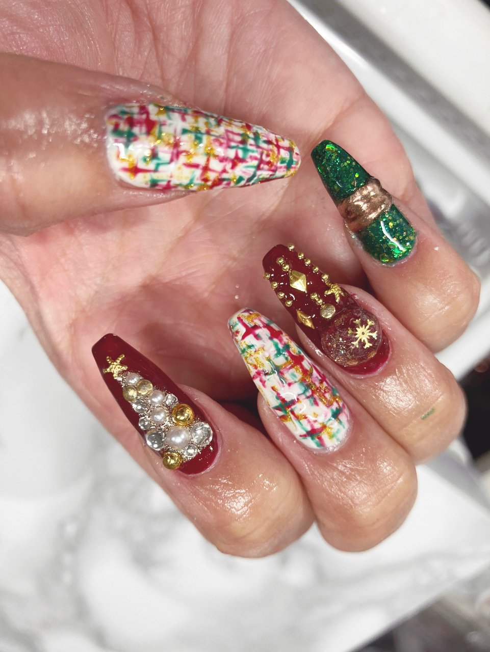 冬 クリスマス ハンド チェック パール セルフネイリスト のネイルデザイン No 668 ネイルブック