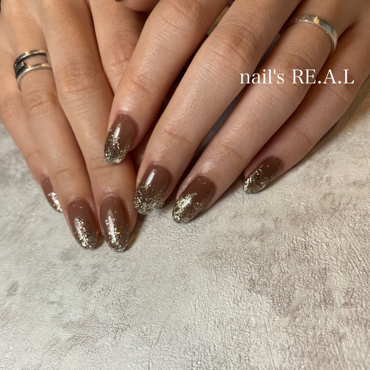 ハンド グラデーション ラメ ワンカラー ブラウン Nail S Re A L 井澤 梨恵のネイルデザイン No ネイルブック