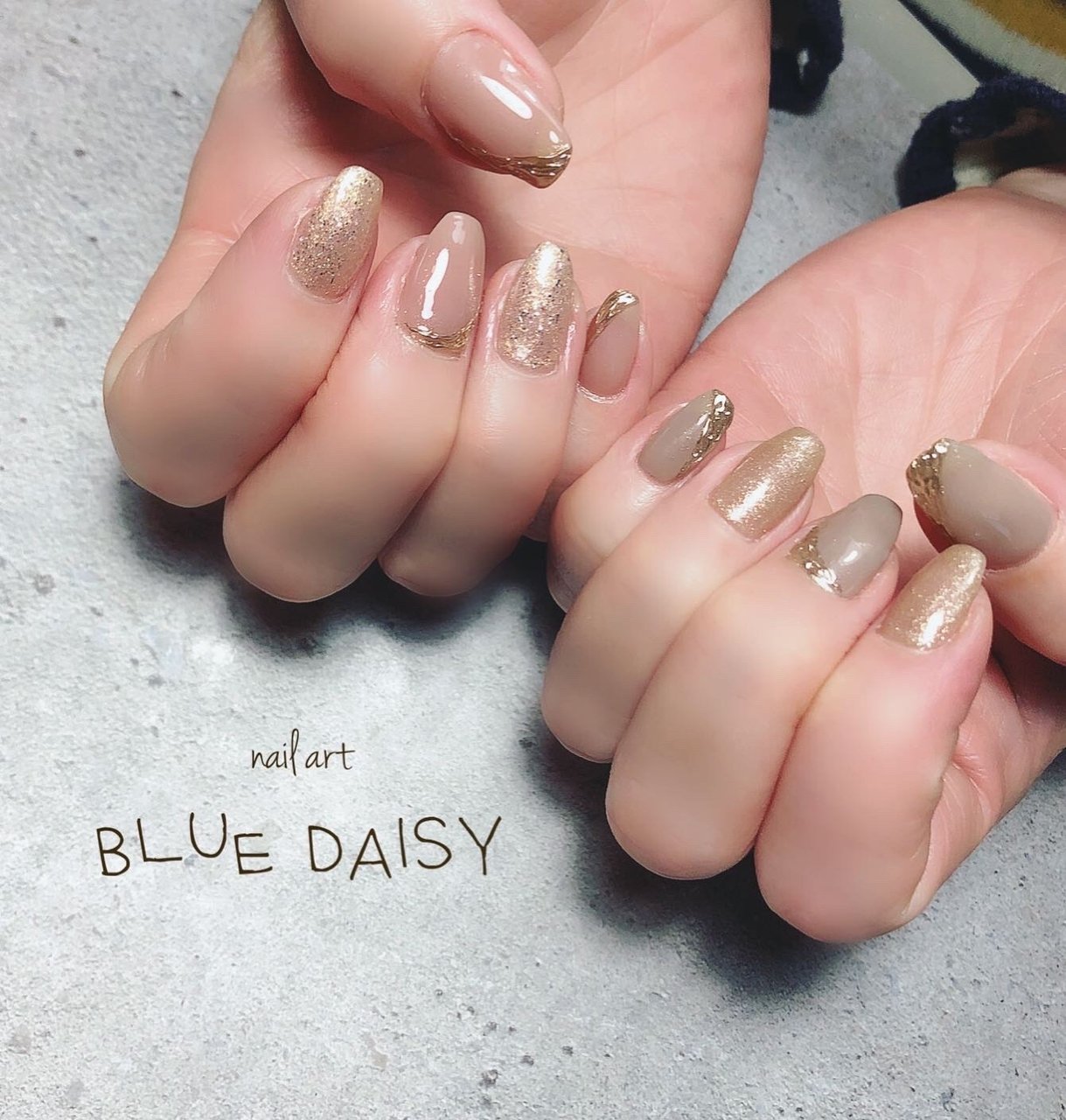 オールシーズン シンプル ラメ ミラー ベージュ Blue Daisyのネイルデザイン No 6 ネイルブック