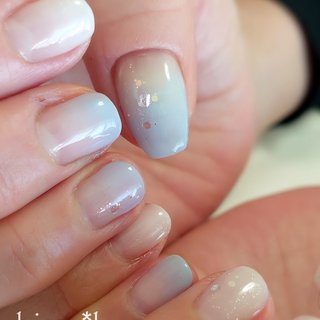 水色 白グラデーションのネイルデザイン ネイルブック