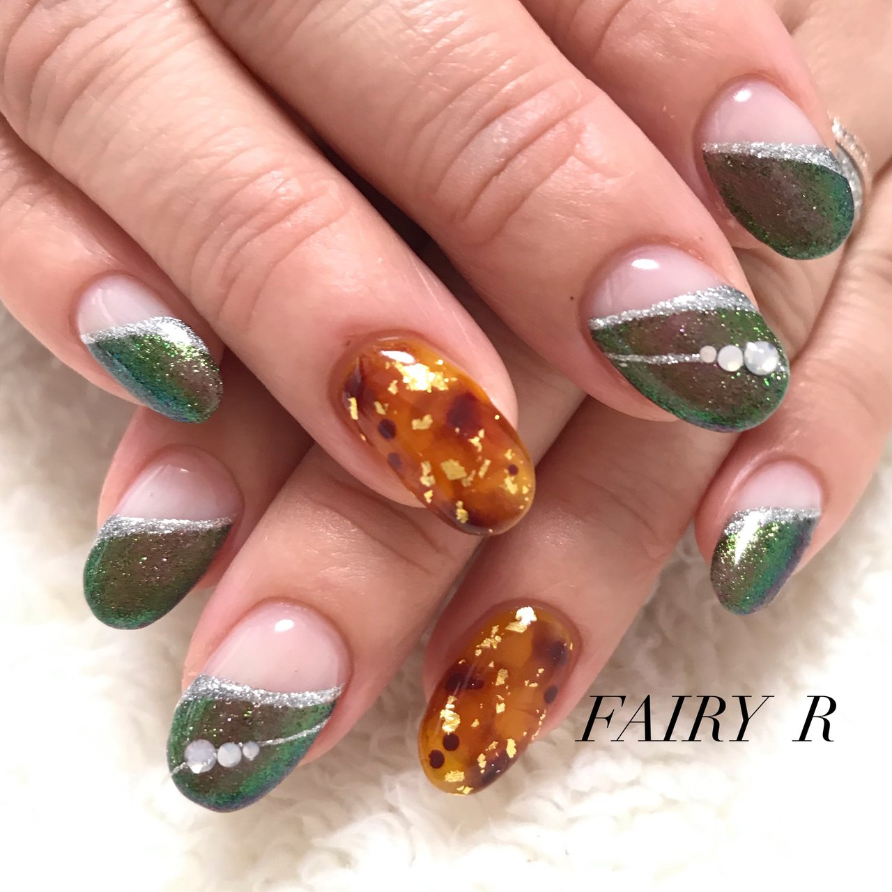 秋 冬 ハンド 変形フレンチ べっ甲 Fairynailのネイルデザイン No ネイルブック