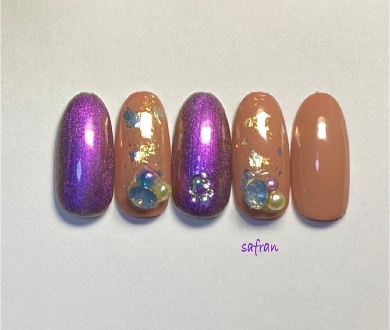 秋 冬 オールシーズン ハンド ビジュー サフランのネイルデザイン No ネイルブック