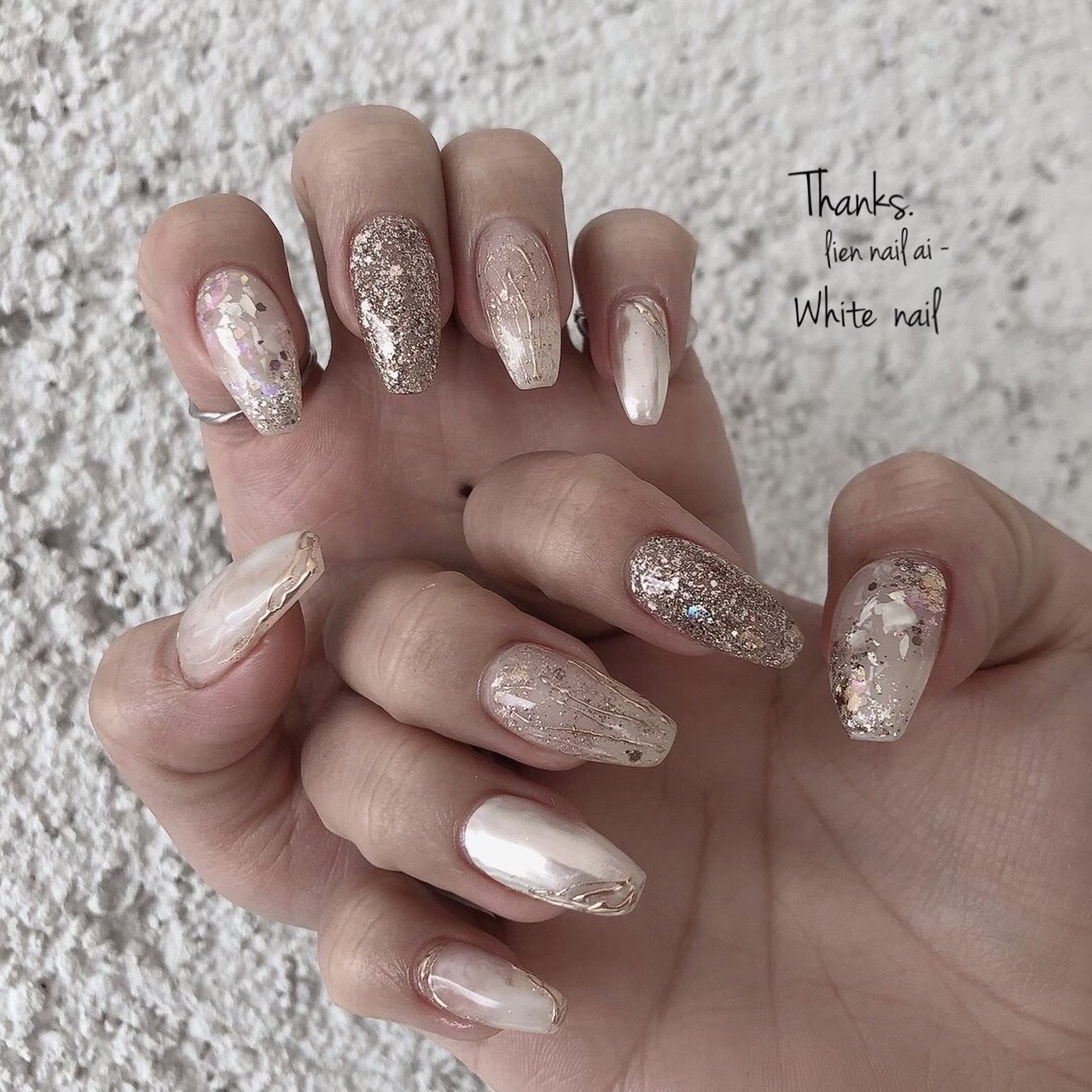 冬 クリスマス ハンド ホワイト ゴールド I のネイルデザイン No ネイルブック