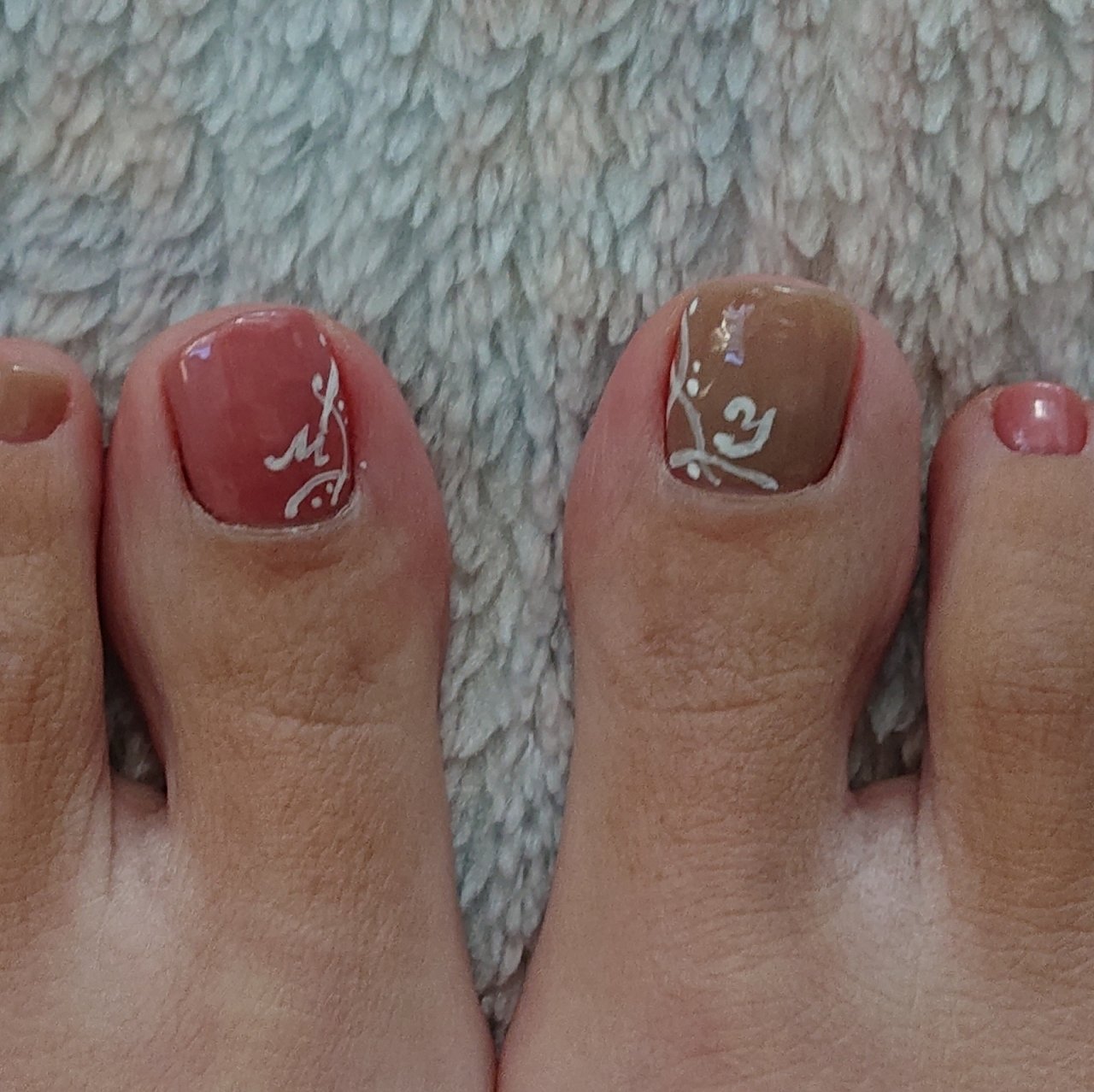 オールシーズン フット ワンカラー イニシャル ベージュ Runのネイルデザイン No ネイルブック