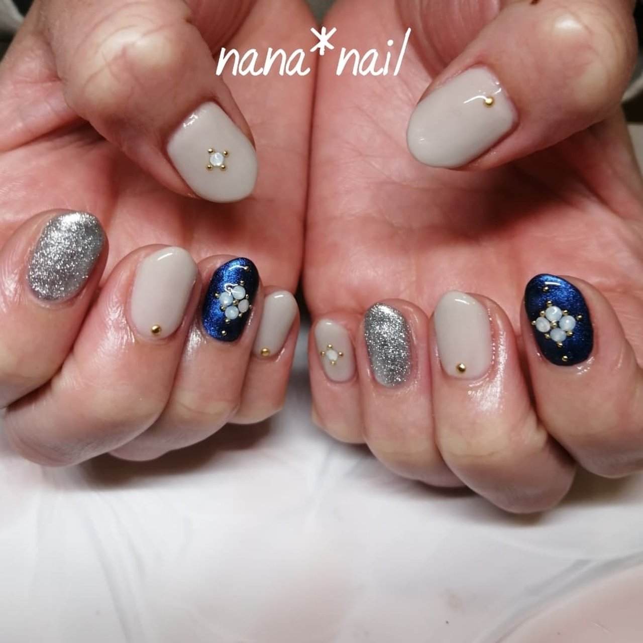 冬 クリスマス 女子会 ハンド ビジュー Nana Nailのネイルデザイン No ネイルブック