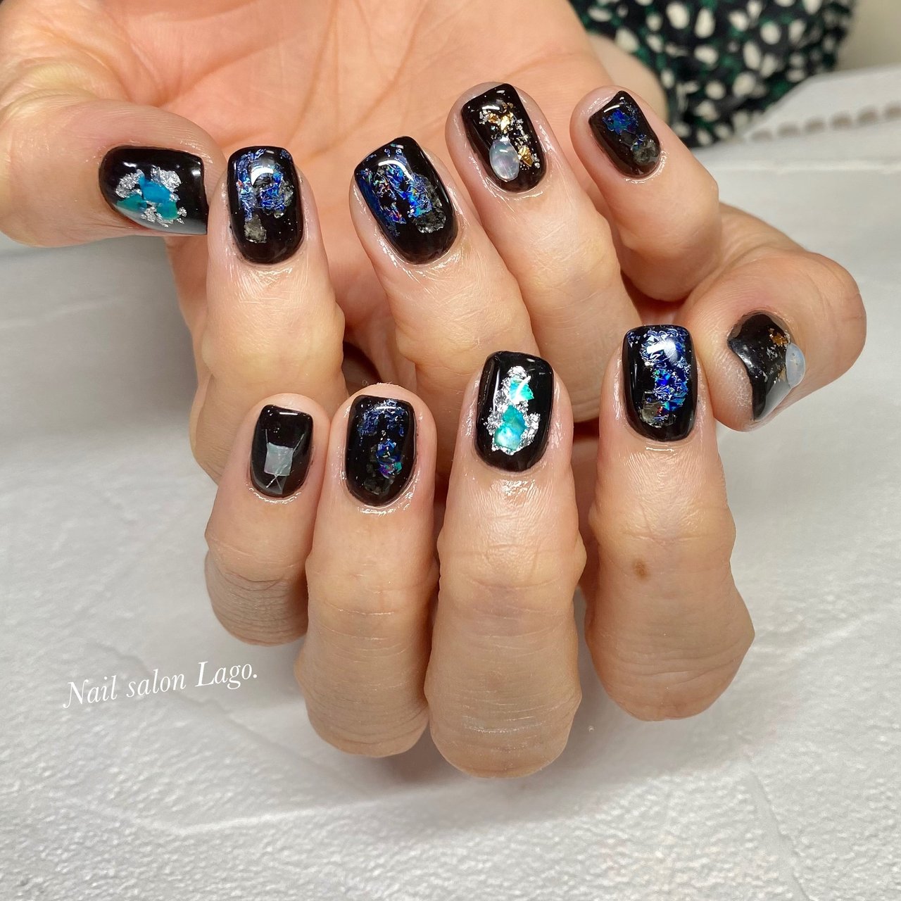 オールシーズン ハンド ホログラム ラメ シェル Nailsalonlagoのネイルデザイン No ネイルブック