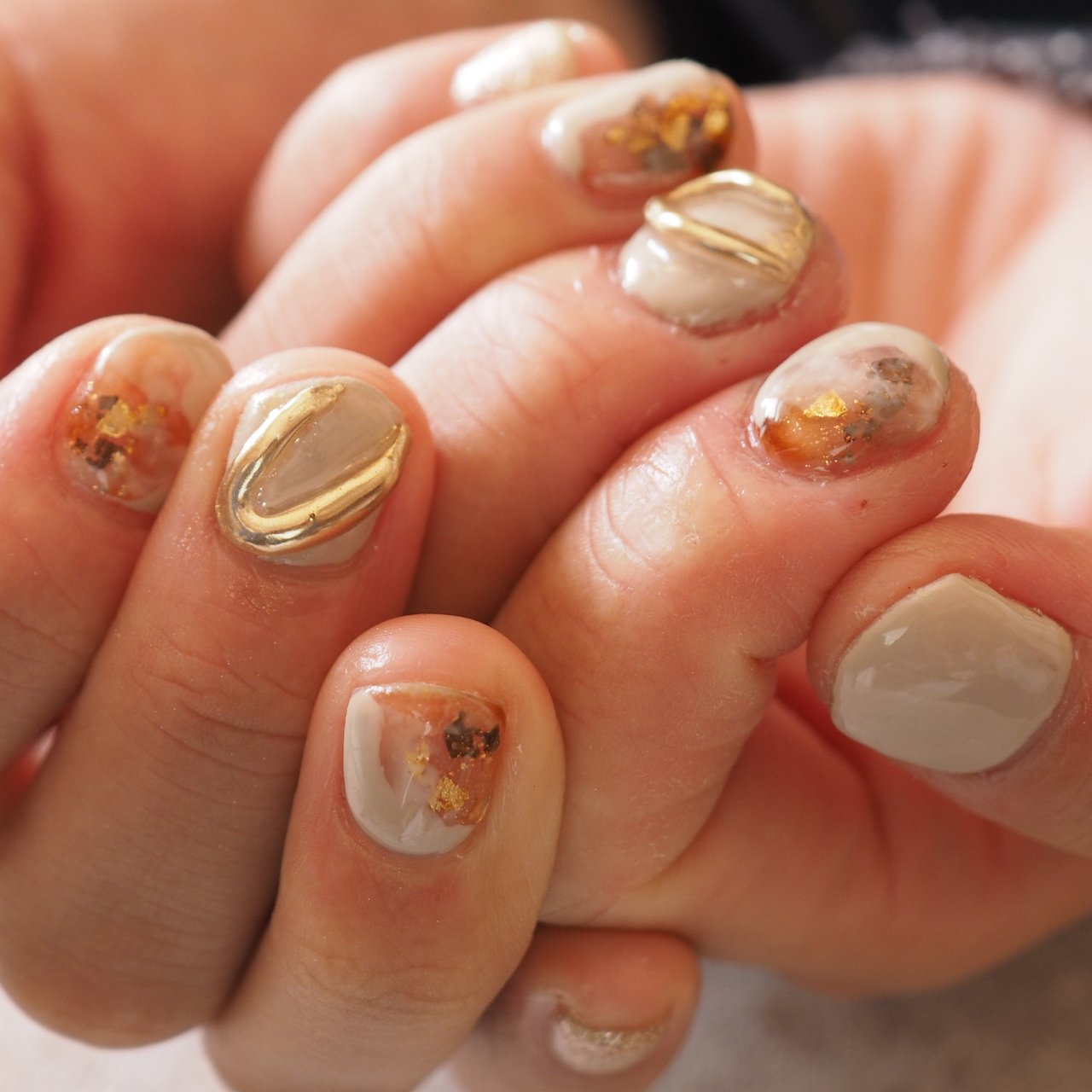 ハンド 変形フレンチ ミラー ホワイト ベージュ そらみのネイルデザイン No ネイルブック