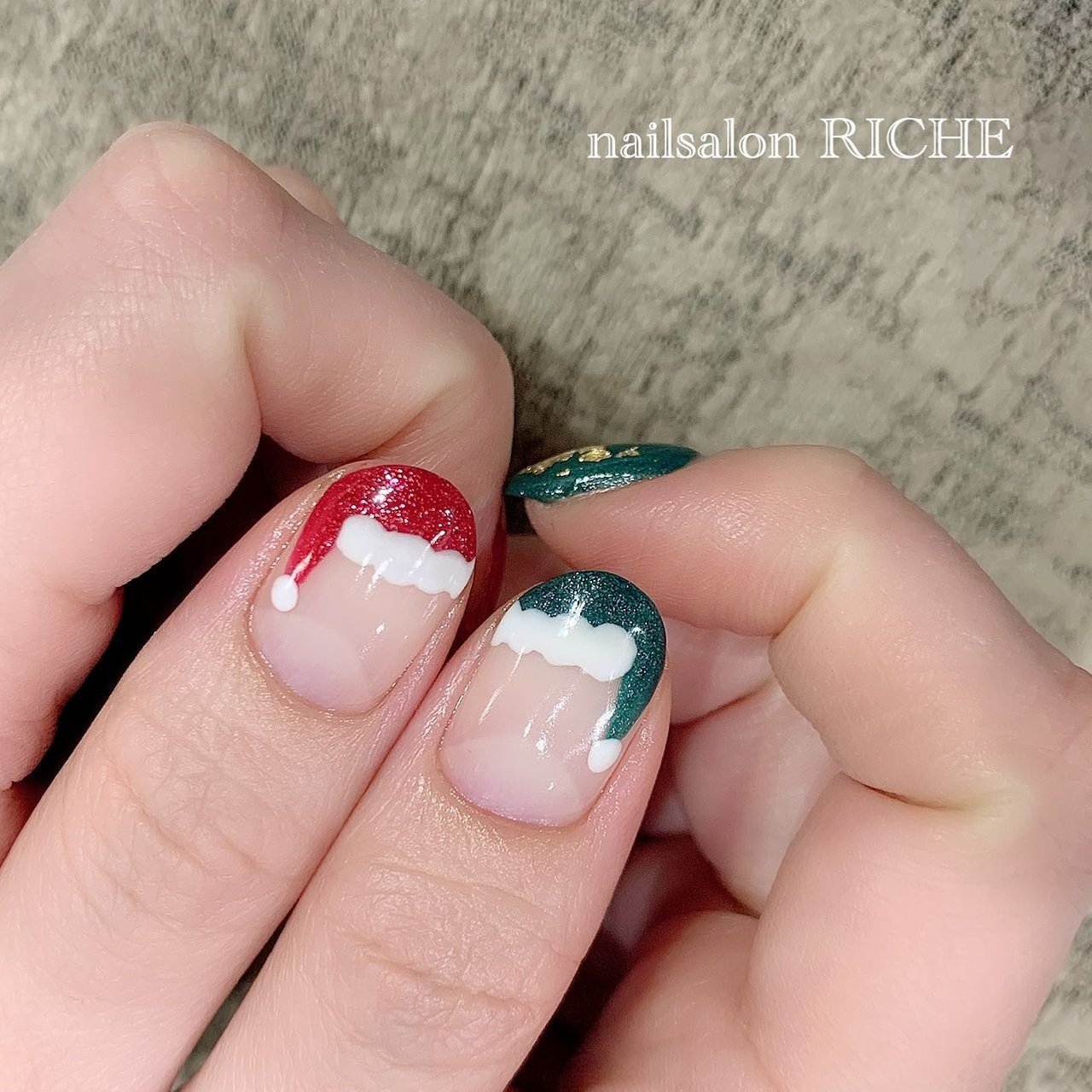 冬 クリスマス ハンド 変形フレンチ キャラクター Nailsalon Richeのネイルデザイン No ネイルブック