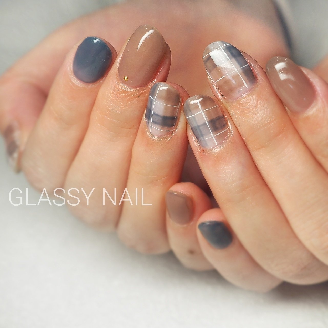 秋 冬 オフィス ハンド チェック Glassy Nailのネイルデザイン No ネイルブック