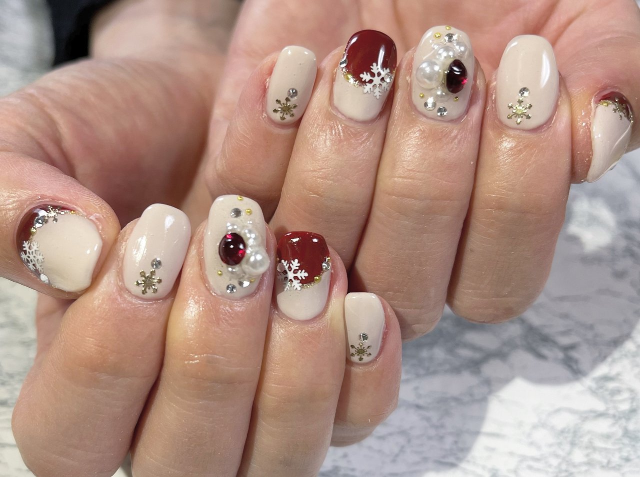 冬 クリスマス ハンド ホワイト ボルドー Nailfuflaのネイルデザイン No ネイルブック