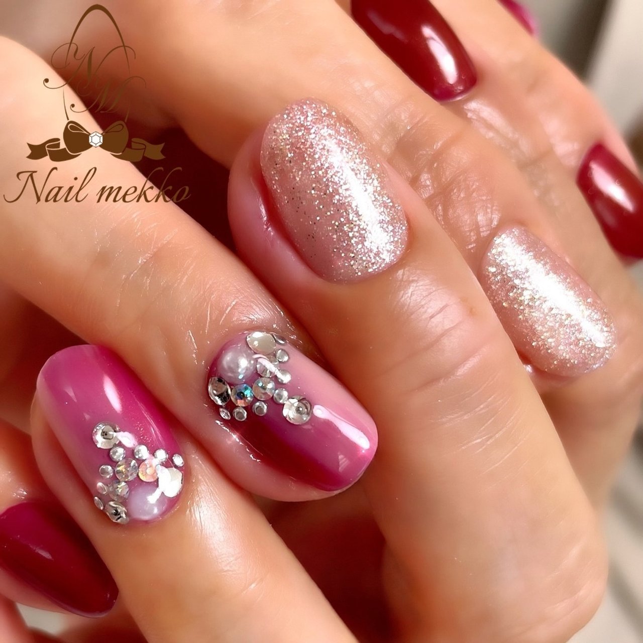 ビジュー ラメ ワンカラー パール ピンク Nail Mekkoのネイルデザイン No ネイルブック