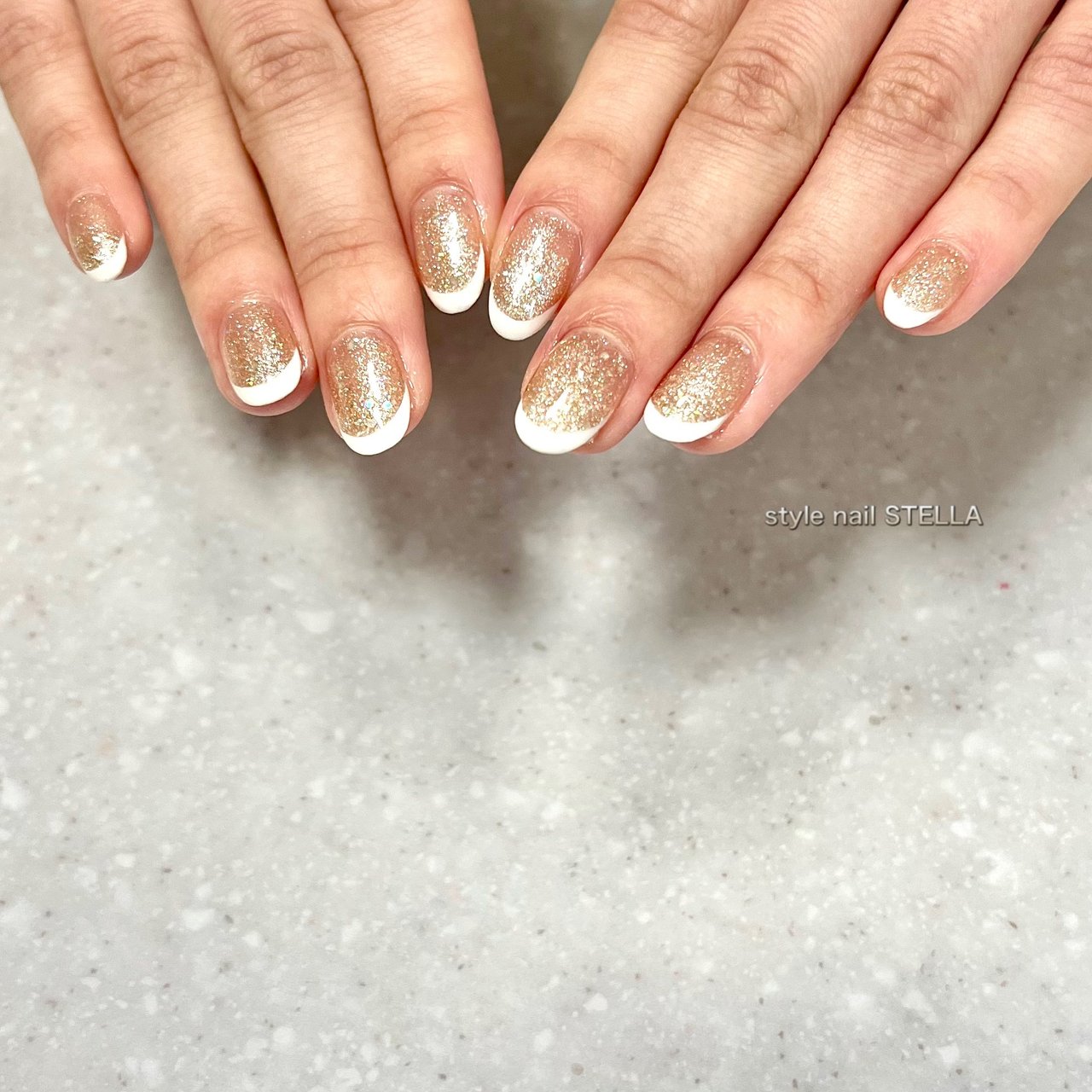 オールシーズン ハンド フレンチ ラメ ショート Style Nail Stellaのネイルデザイン No ネイルブック