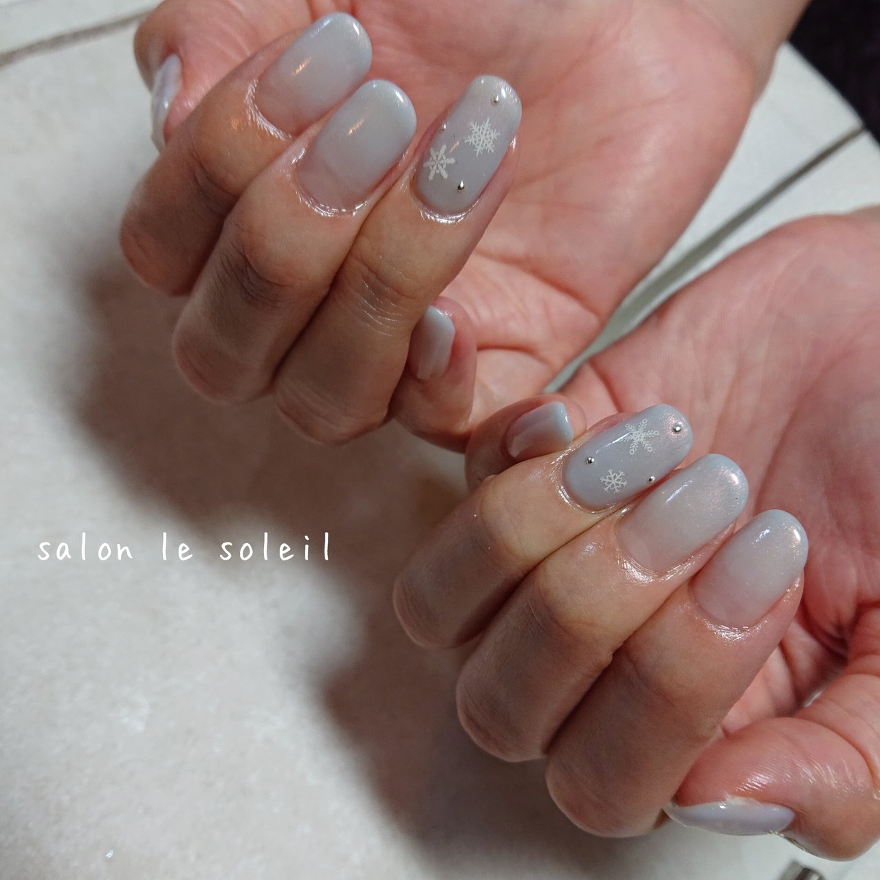 ハンド シンプル グラデーション 雪の結晶 水色 Salonsoleilのネイルデザイン No ネイルブック