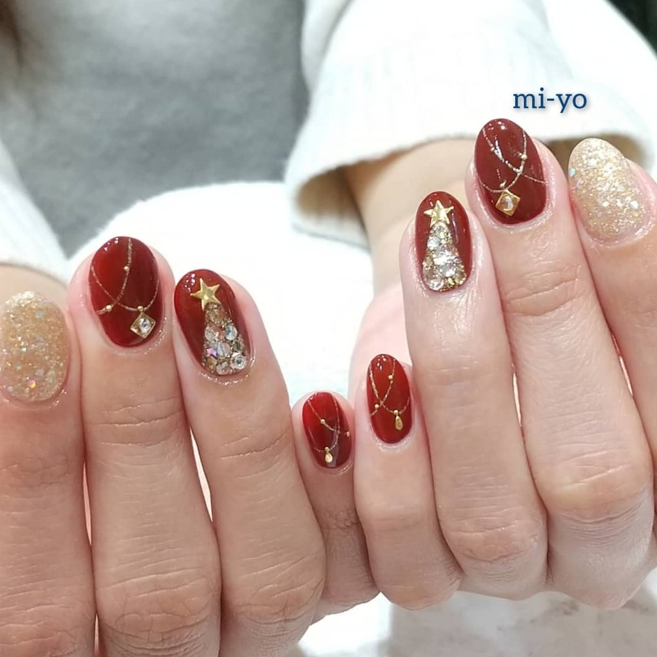 クリスマス ハンド ビジュー ラメ ミディアム Mi Yoのネイルデザイン No ネイルブック