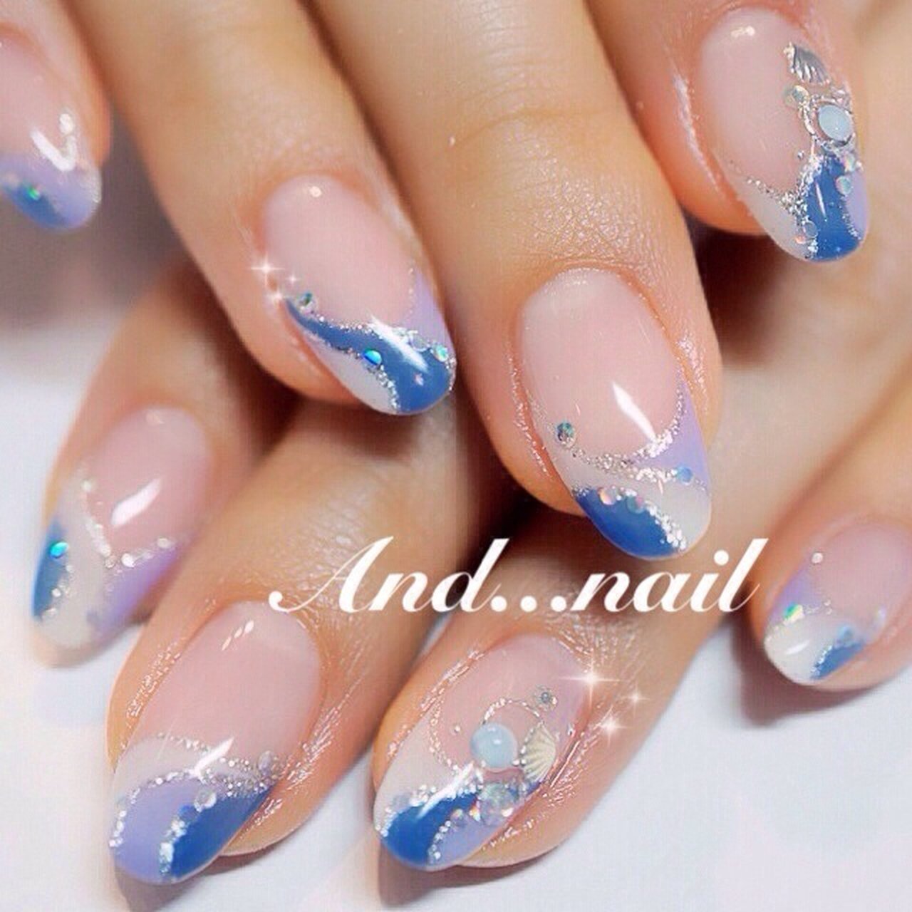 夏 ハンド 変形フレンチ ブルー ジェルネイル 白川麻里 神戸アンドネイルのネイルデザイン No 5002 ネイルブック