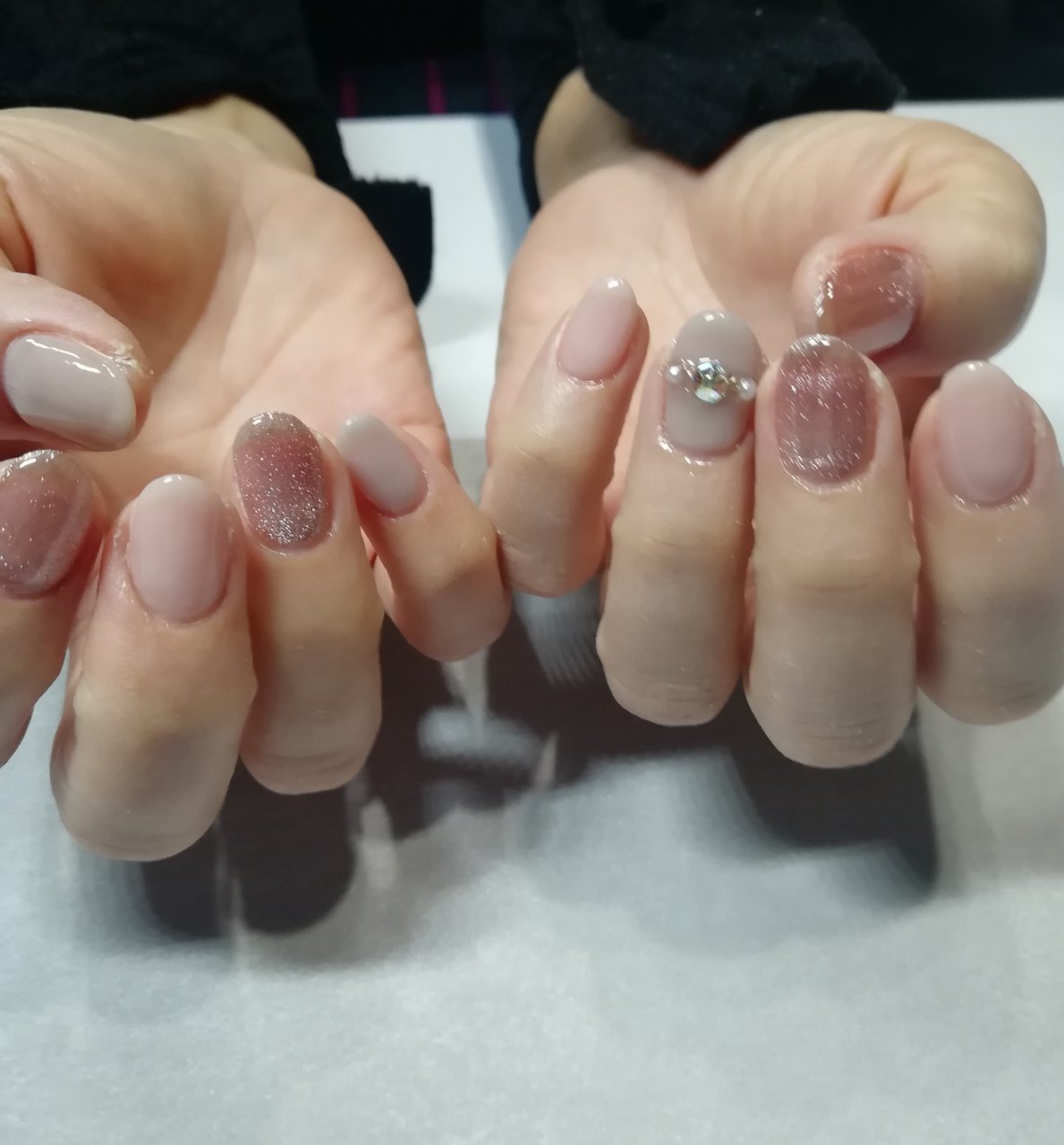 オールシーズン ハンド シンプル ビジュー ラメ あやねちんのネイルデザイン No ネイルブック