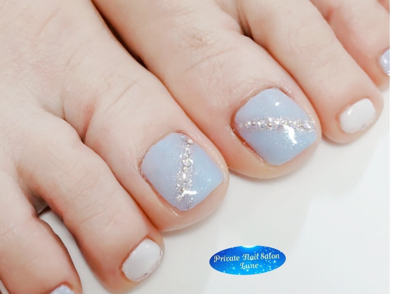オールシーズン フット ビジュー ラメ ワンカラー プライベートネイルサロンlune リュヌ のネイルデザイン No ネイルブック