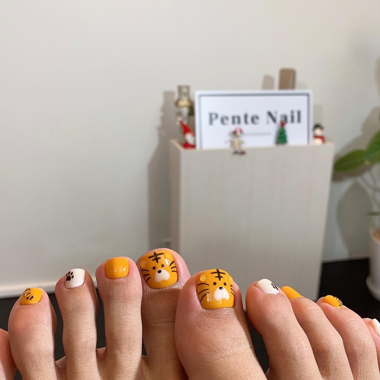 冬 お正月 女子会 フット ワンカラー Pente Nailのネイルデザイン No ネイルブック