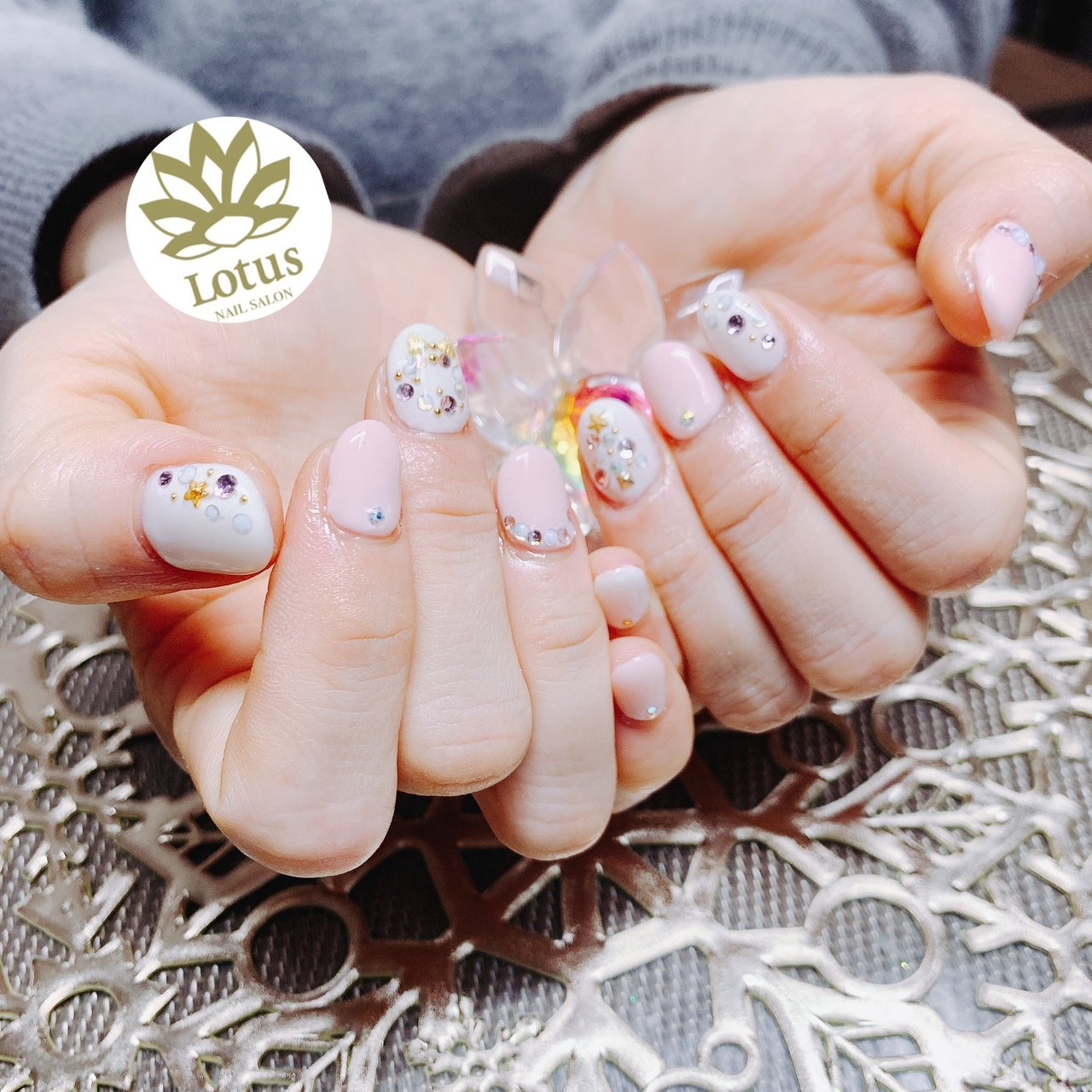 冬 デート ハンド シンプル ビジュー Nail Salon Lotus ゆかのネイルデザイン No ネイルブック