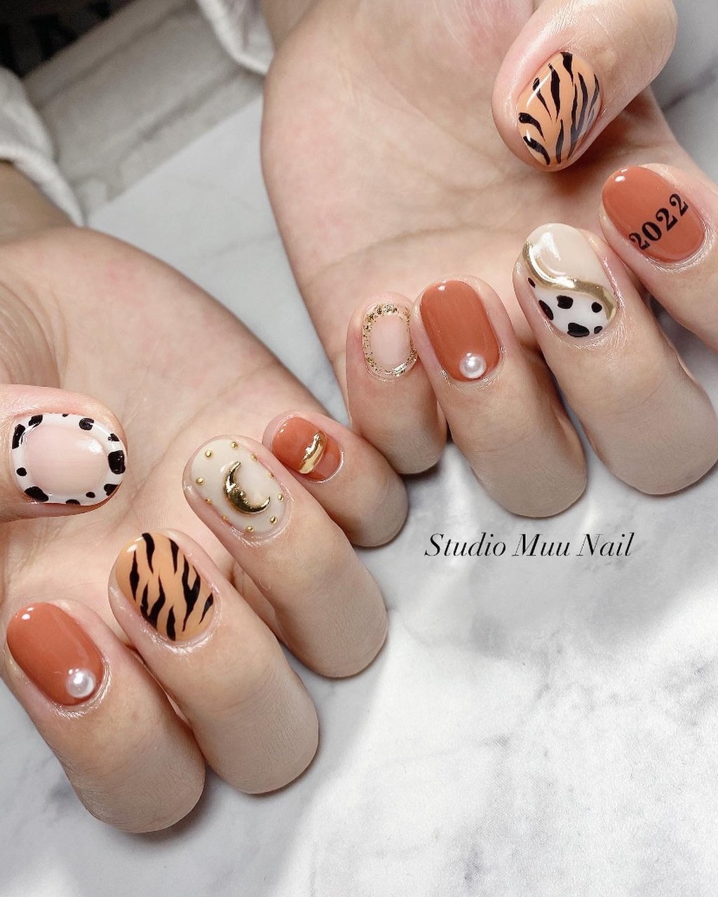 お正月 ハンド アニマル柄 ミディアム オレンジ Studio Muu Nail 鹿倉 睦のネイルデザイン No ネイルブック