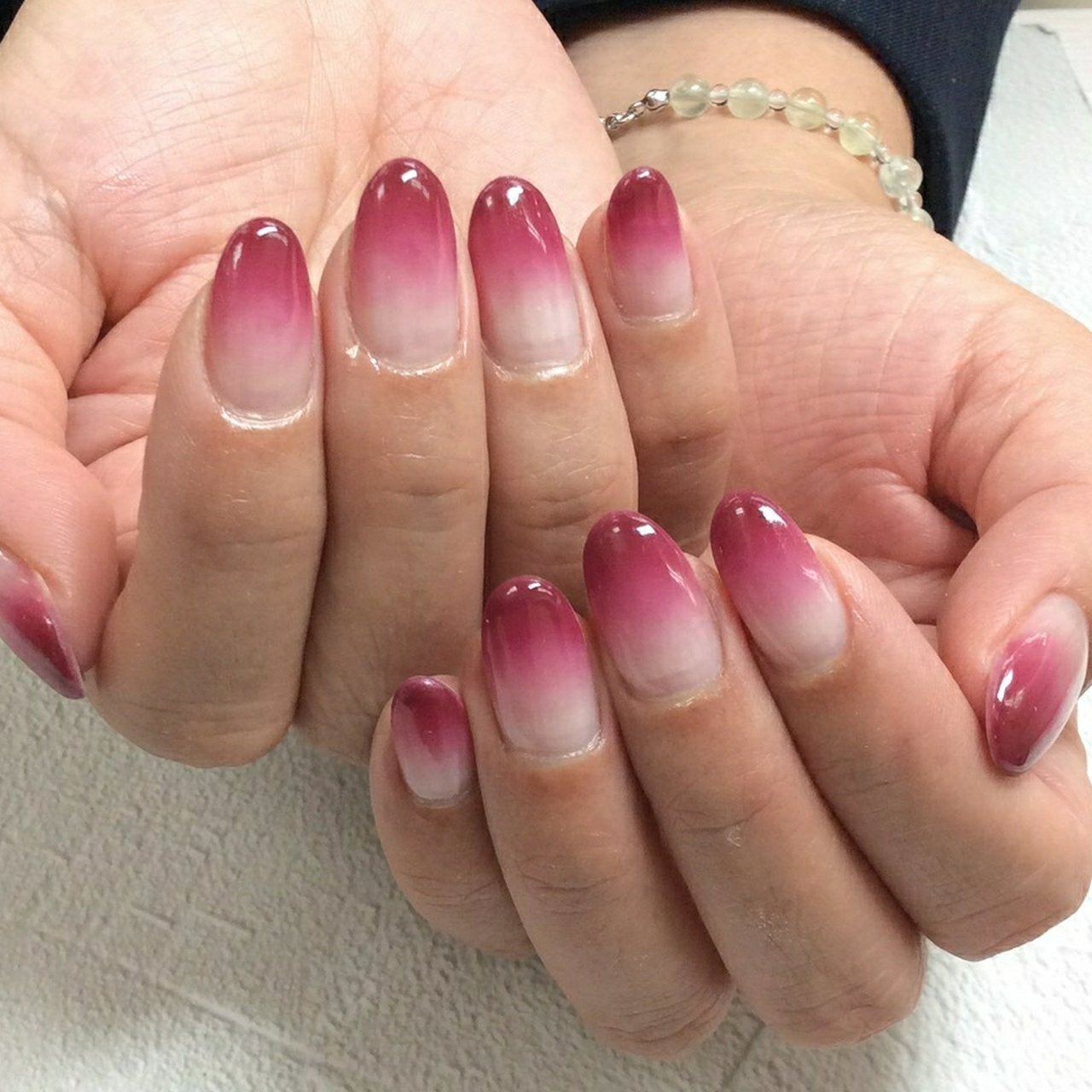 冬 ハンド グラデーション ミディアム ボルドー Nailsalon Daisyのネイルデザイン No ネイルブック