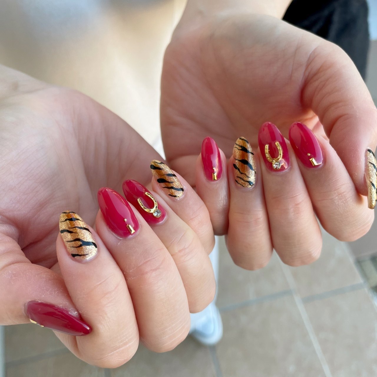 ハンド レッド ボルドー ゴールド Nail Salon Fufreのネイルデザイン No ネイルブック