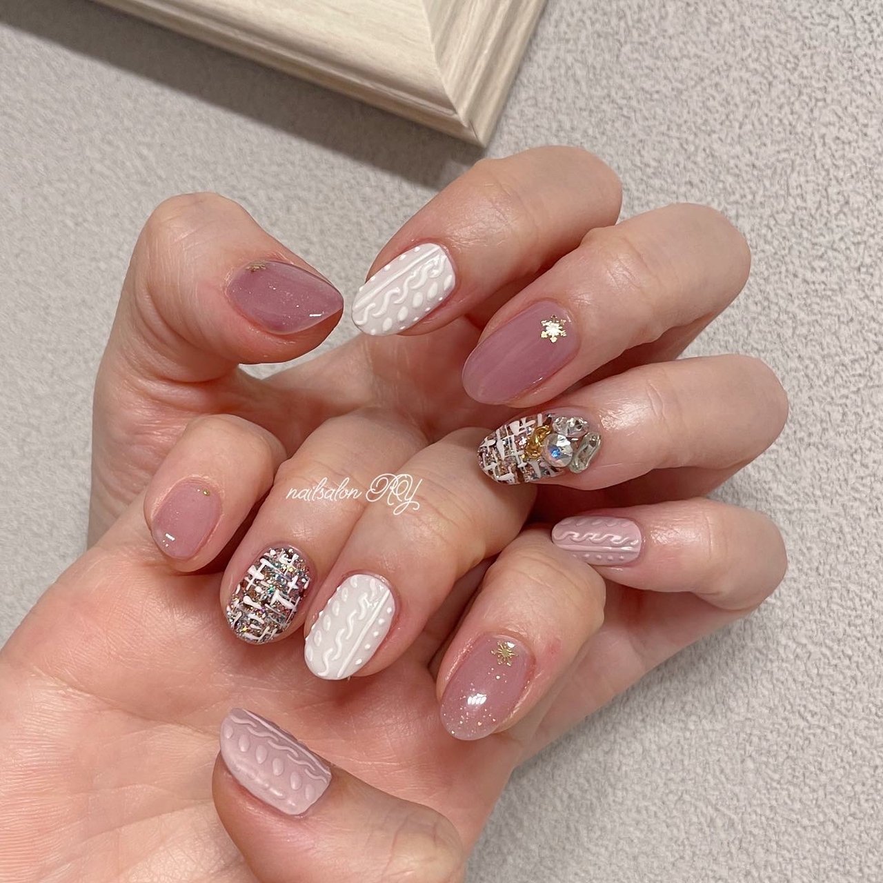 冬 お正月 デート ハンド ラメ Nailsalon Ryのネイルデザイン No ネイルブック