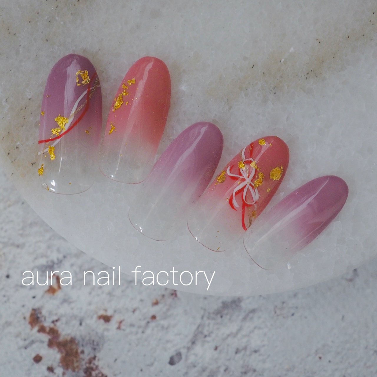 冬 お正月 成人式 オフィス ハンド Aura Nail Factoryのネイルデザイン No ネイルブック