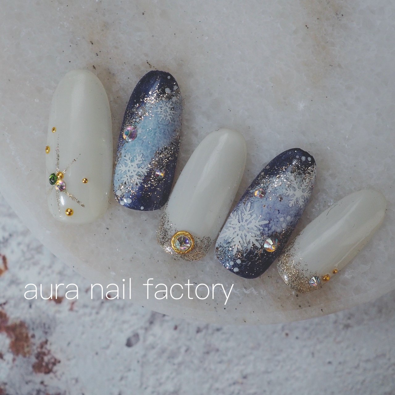 冬 クリスマス オフィス 女子会 ハンド Aura Nail Factoryのネイルデザイン No ネイルブック