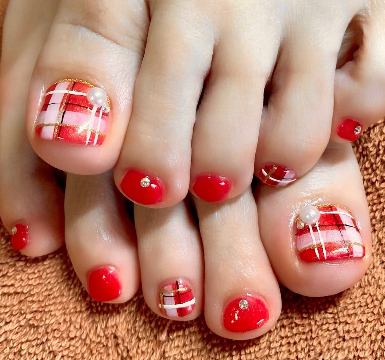 冬 フット チェック ホワイト レッド Nailya Chika 03のネイルデザイン No ネイルブック