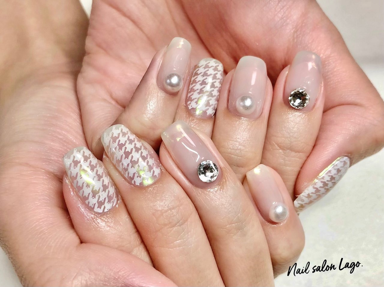 オールシーズン バレンタイン ハンド シンプル 千鳥柄 Nailsalonlagoのネイルデザイン No ネイルブック
