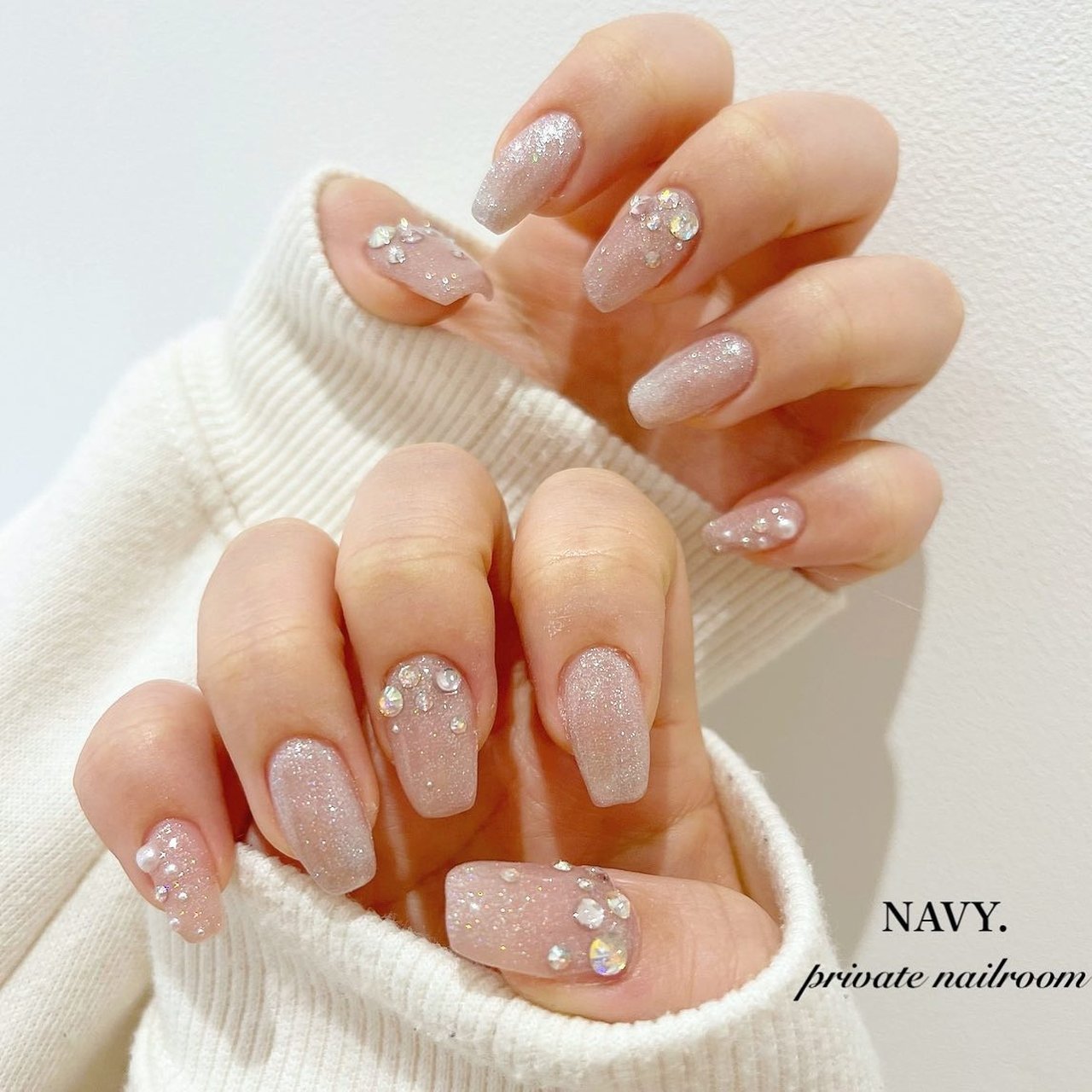 ビジュー ホログラム ラメ ピンク シルバー Navy ネイビー のネイルデザイン No ネイルブック