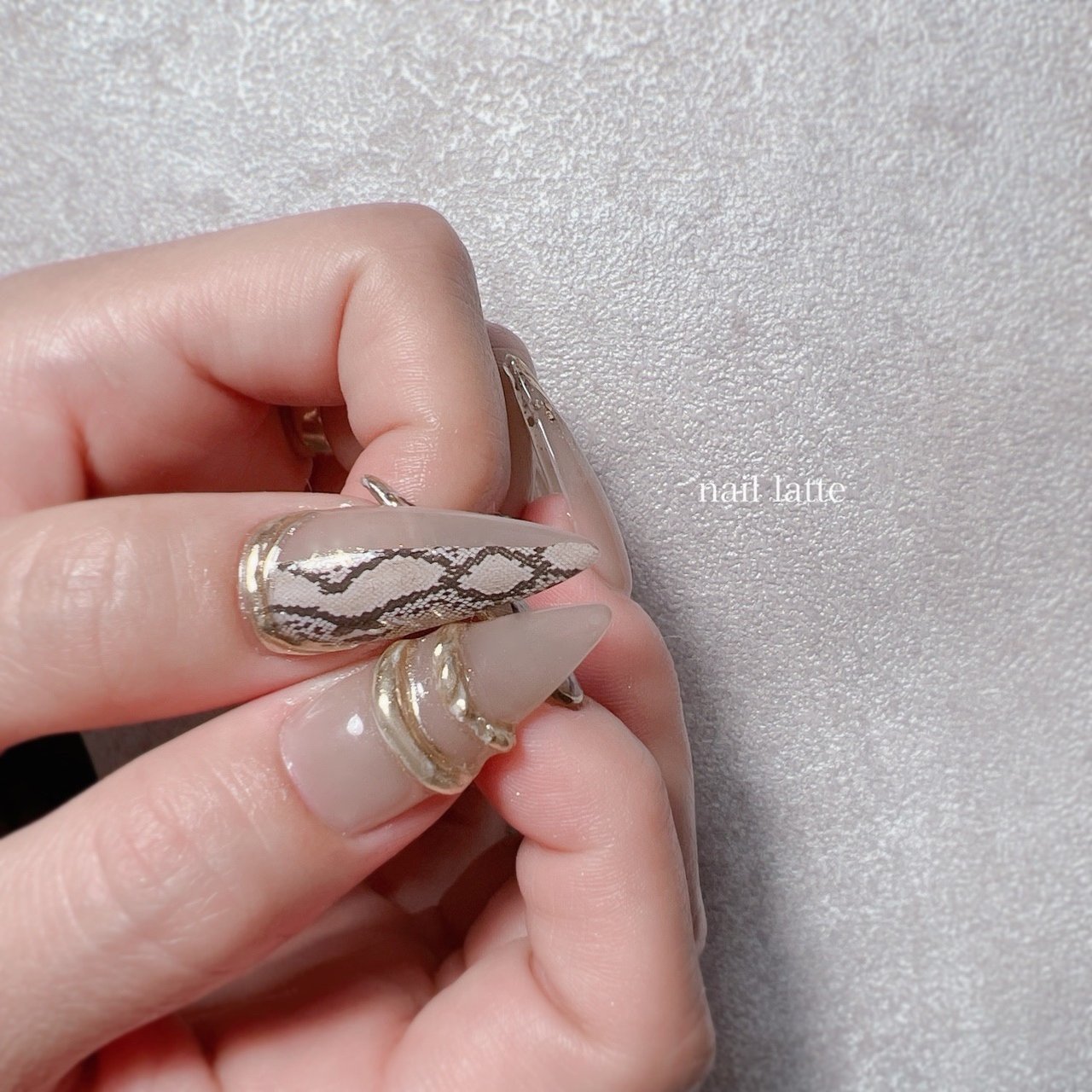 オールシーズン お正月 成人式 卒業式 ハンド 𝐧𝐚𝐢𝐥 𝐥𝐚𝐭𝐭𝐞 𝐫𝐞𝐧𝐚のネイルデザイン No ネイルブック