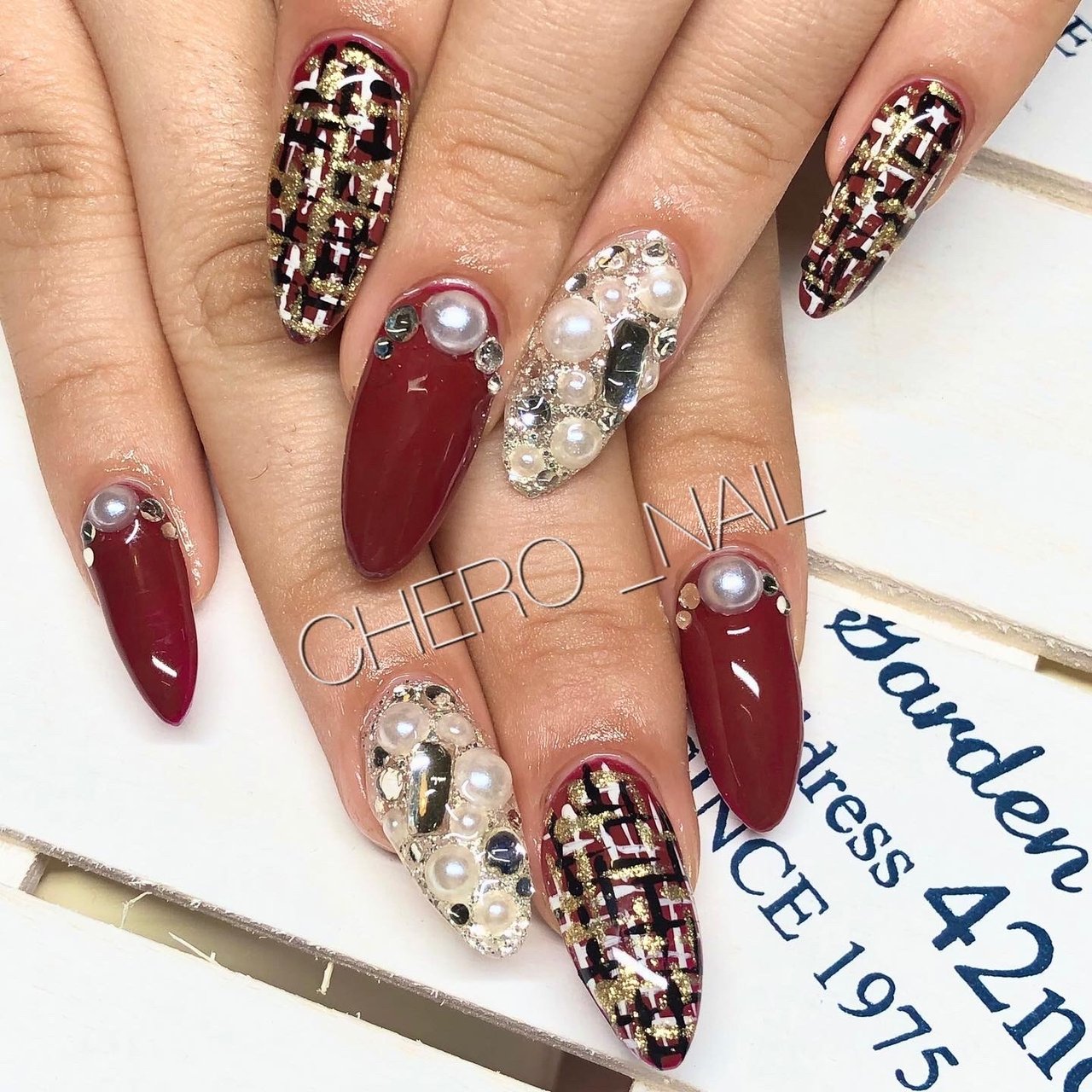 秋 冬 ハンド ビジュー ラメ Chihiro Nail 68のネイルデザイン No ネイルブック