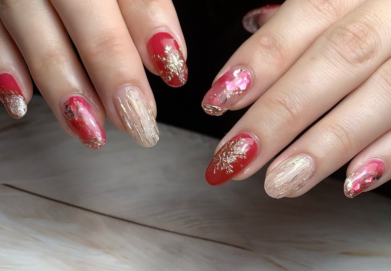 冬 ハンド レッド ゴールド ジェルネイル Bijou Nailのネイルデザイン No ネイルブック