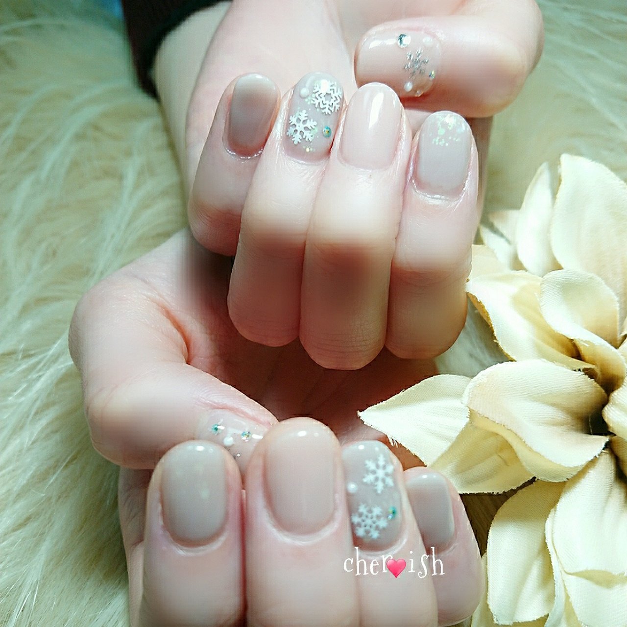 ハンド ホログラム パール デコ 雪の結晶 Private Nail Salon Cher Ishのネイルデザイン No ネイル ブック